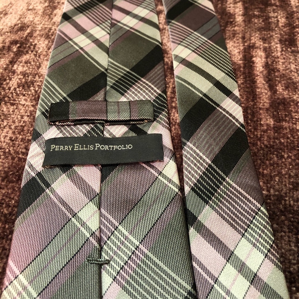 Perry Ellis tie - Picture 4 of 4